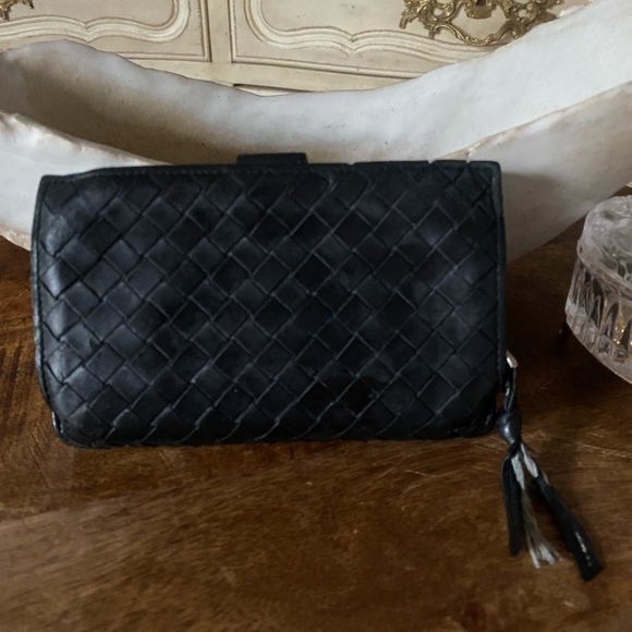 Bottega Veneta black woven wallet - Picture 7 of 10